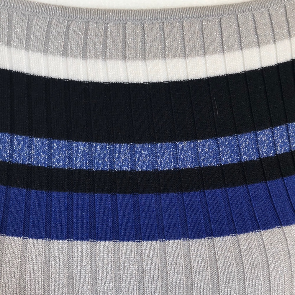 NWOT- INC International Concepts- Sweater $15 size 6 - Picture 3 of 5
